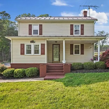 Spacious & Fun Family Oasis, Games, Hot Tub, View Villa